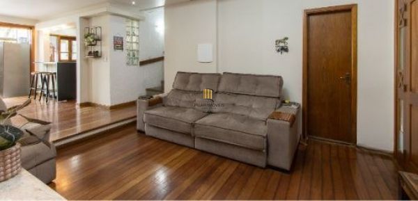 Casa em Porto Alegre, no bairro Ipanema, com 3 dormitório(s), e 3 banheiros, à v