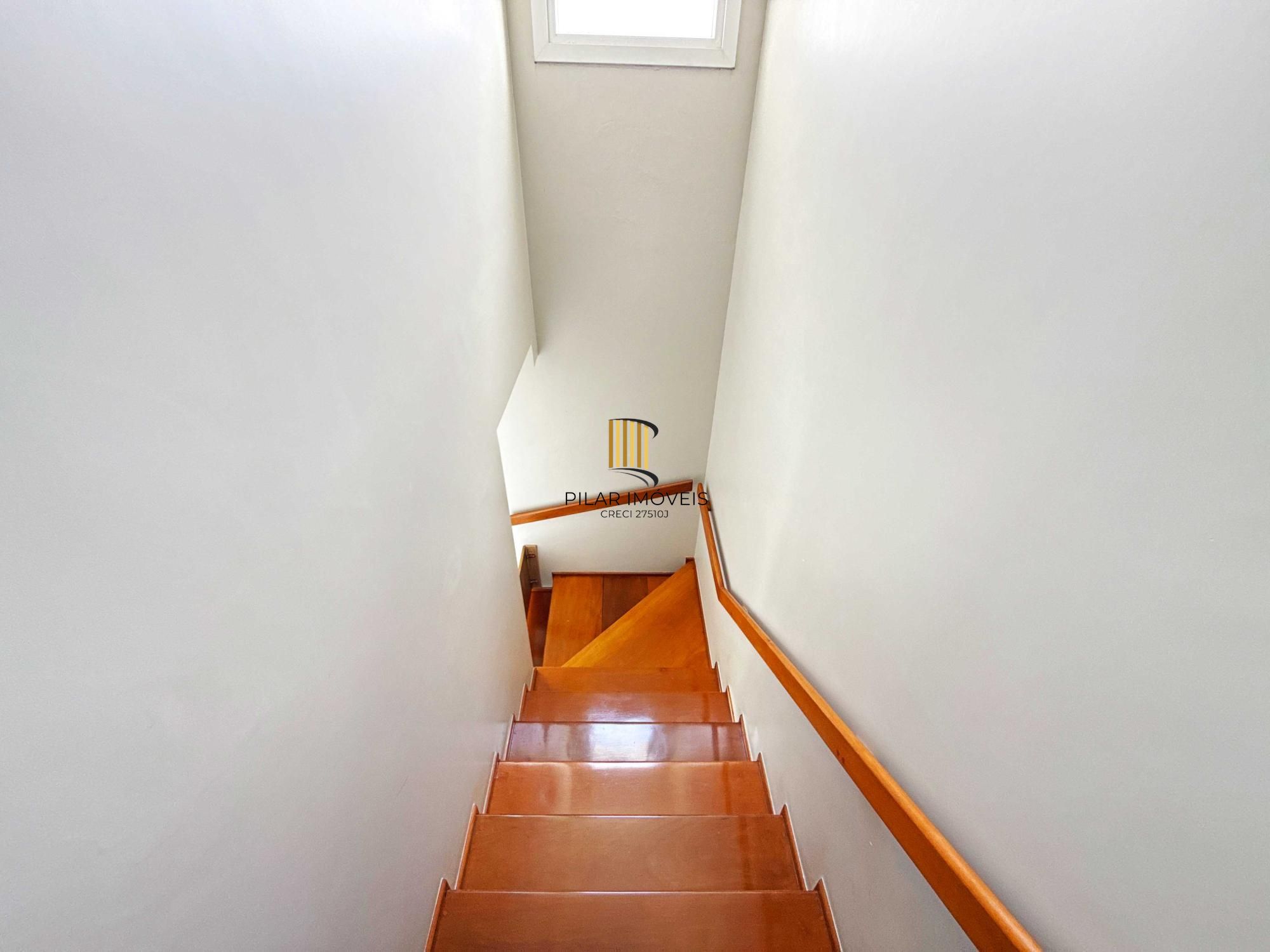 Linda residência com  3 dormitórios, sendo 1 suíte, com Linda Vista do Bairro.