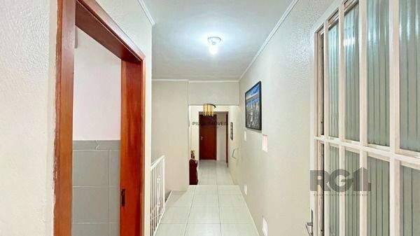 Casa para Venda - 240m², 4 dormitórios, 3 vagas - Nonoai