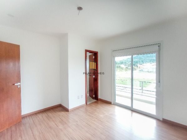 Casa em Porto Alegre, no bairro Aberta dos Morros, com 3 dormitório(s), à venda.