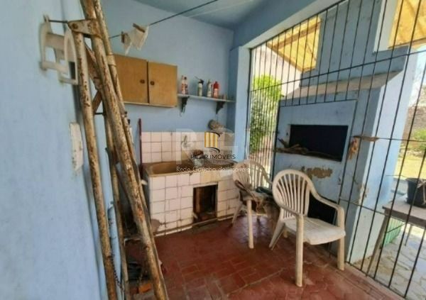 Casa em Porto Alegre, no bairro Tristeza, com 2 dormitório(s), e 2 banheiros, à 