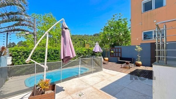 Casa em Porto Alegre, no bairro Aberta dos Morros, com 3 dormitório(s), e 3 banh