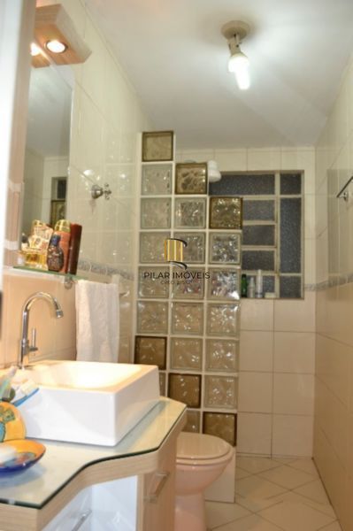 Apartamento em Porto Alegre, no bairro Cidade Baixa, com 2 dormitório(s), e 2 ba