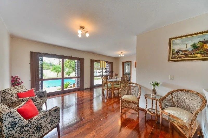 Casa à venda com 280m² | 3 dormitórios | 1 suíte | 2 vagas | Ipanema – Porto Alegre