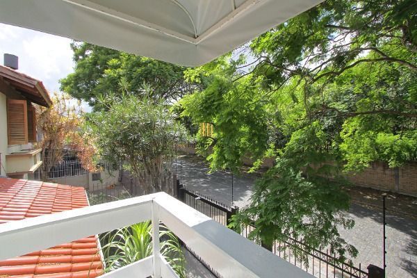 Sobrado para Venda - 208m², 3 dormitórios, sendo 1 suites, 4 vagas - Nonoai