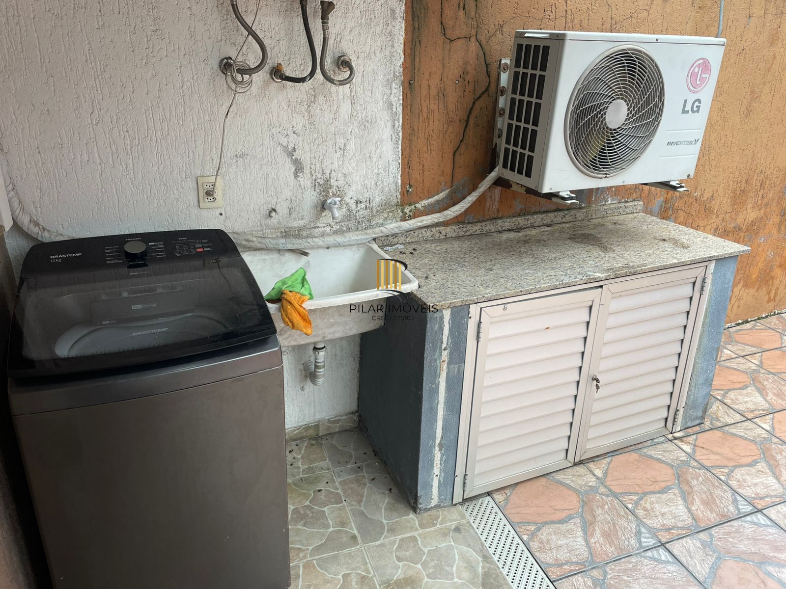 Casa 2 dormitórios no bairro Hípica