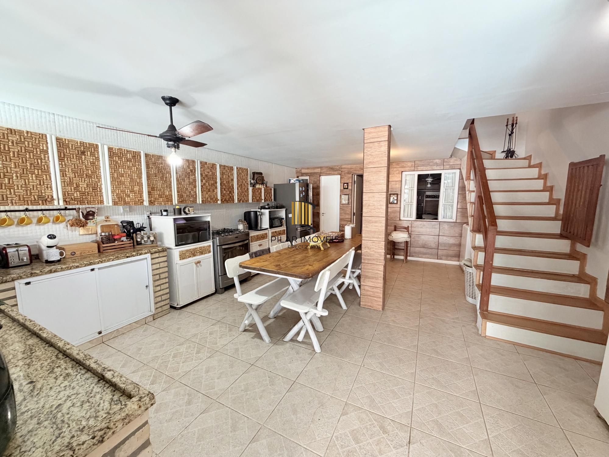 Casa 4 dormitórios no bairro Serraria