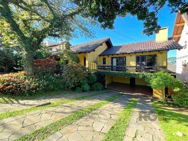 Casa Condominio em Porto Alegre, no bairro Cavalhada, com 4 dormitório(s), e 4 b