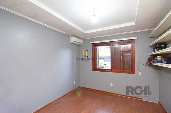 Casa em Porto Alegre, no bairro Hípica, com 2 dormitório(s), e 2 banheiros, à ve