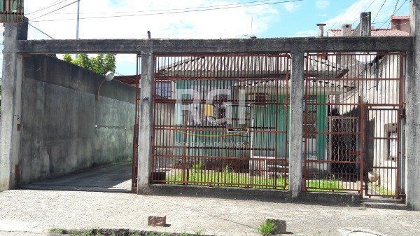 Casa para Venda - 500m², 3 dormitórios, 6 vagas - Tristeza