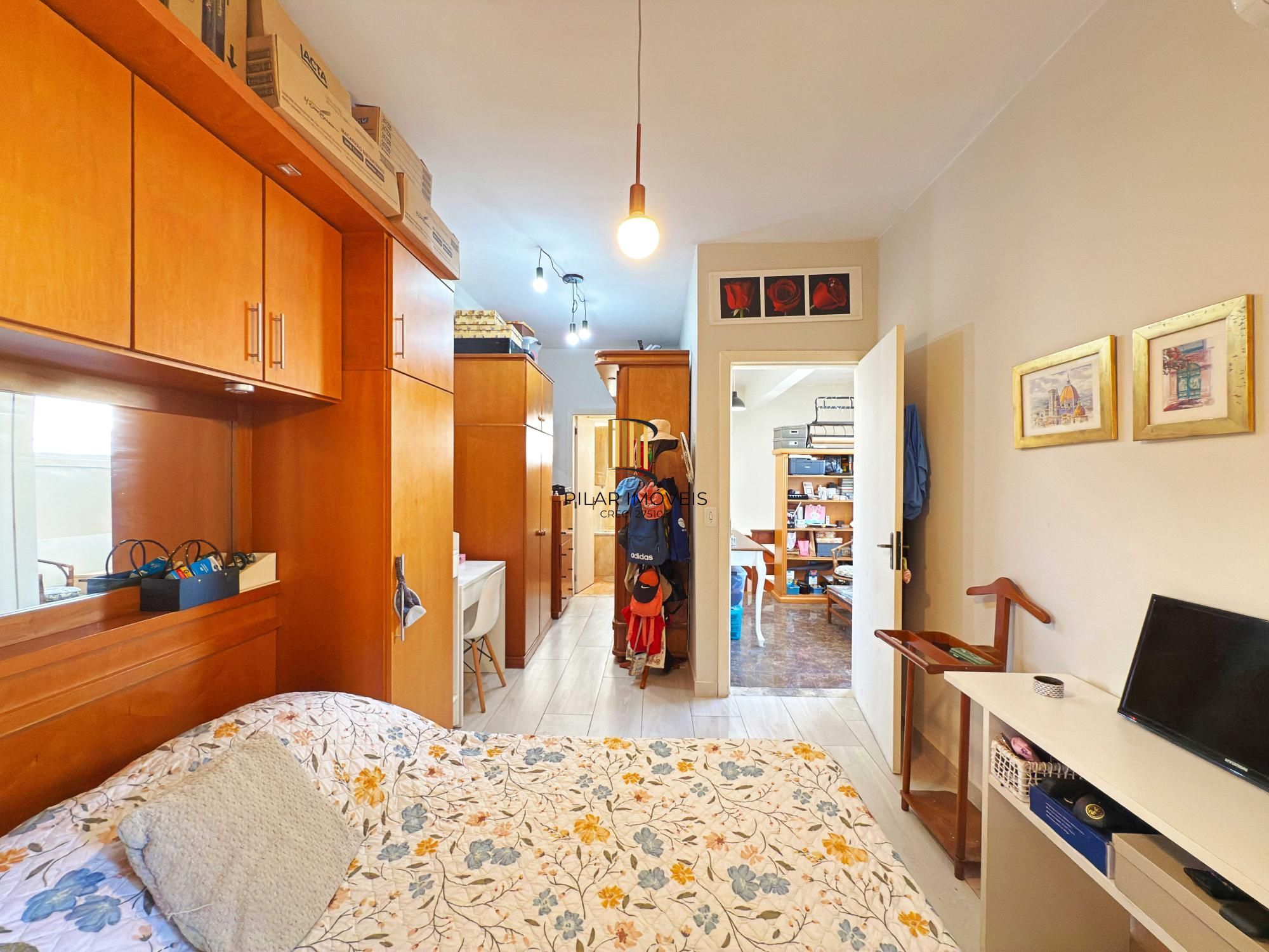 Triplex 4 dormitórios no bairro Pedra Redonda