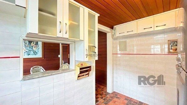 Casa em Porto Alegre, no bairro Ipanema, com 3 dormitório(s), e 3 banheiros