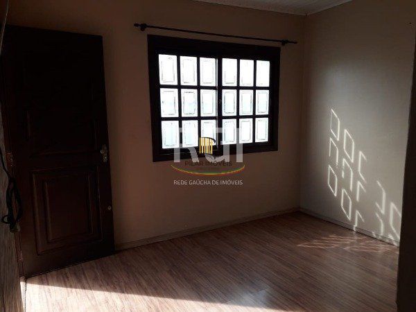 Casa em Porto Alegre, no bairro Espírito Santo, com 2 dormitório(s), e 2 banheir