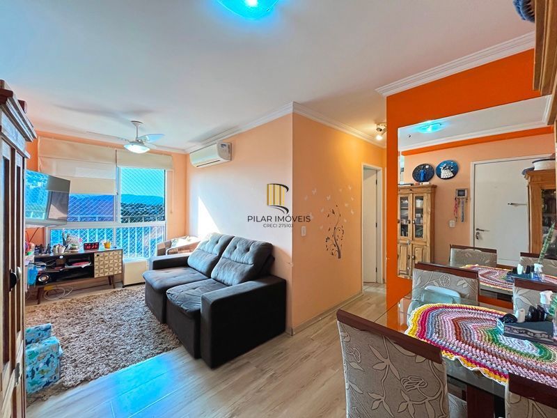 Apartamento 2 dormitórios, com suíte, churrasqueira, e vaga escriturada.