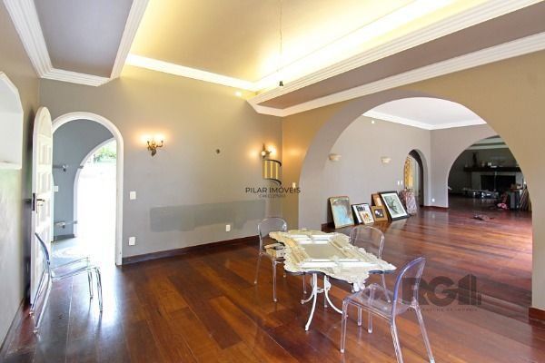 Casa em Porto Alegre, no bairro Pedra Redonda, com 7 dormitório(s), e 7 banheiro