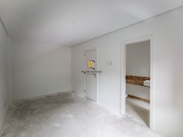 Cobertura para Venda - 346.66m², 3 dormitórios, sendo 3 suites, 4 vagas - Vila A