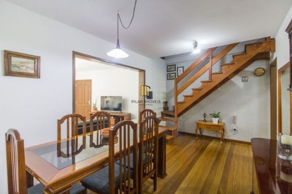 Casa para Venda - 300m², 4 dormitórios, sendo 1 suites, 8 vagas - Imperial Parqu