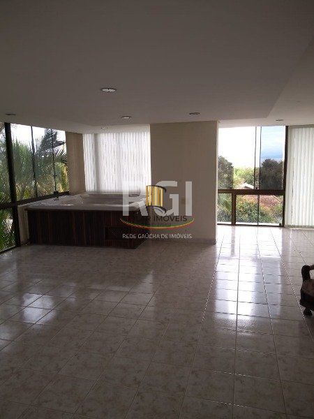 Casa para Venda - 741m², 5 dormitórios, sendo 3 suites, 9 vagas - Espirito Santo