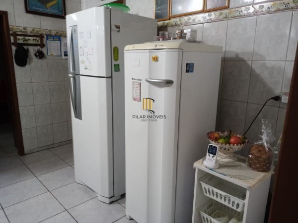 Casa em Porto Alegre, no bairro Belém Novo, com 4 dormitório(s), e 4 banheiros, 