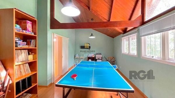 Casa em Porto Alegre, no bairro Ipanema, e 0 banheiros, à venda.