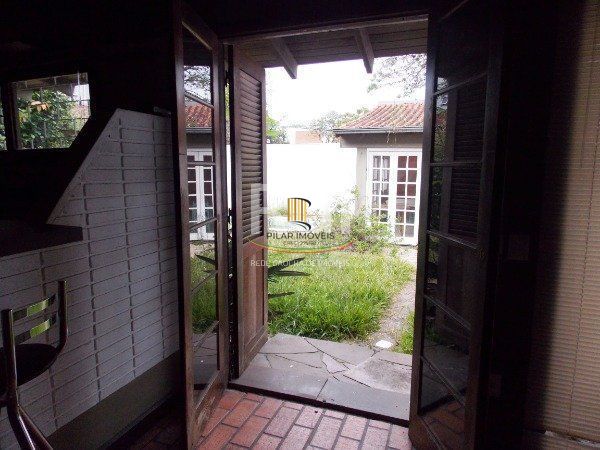 Casa Condominio para Venda - 220m², 3 dormitórios, sendo 1 suites, 4 vagas - Híp