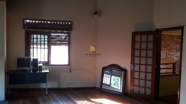 Casa em Porto Alegre, no bairro Aberta dos Morros, com 4 dormitório(s), e 4 banh