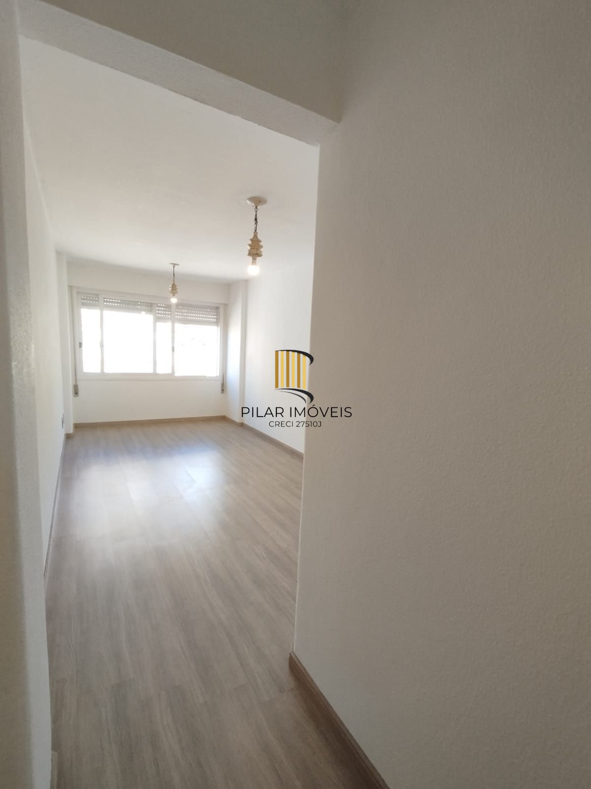 Apartamento 2 dormitórios, closet, 2 banheiros, dep. empregada vista, para o Gua