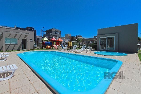 Casa em condomínio 4 D, sendo um dormitório no térreo , 168 m² , garagem coberta