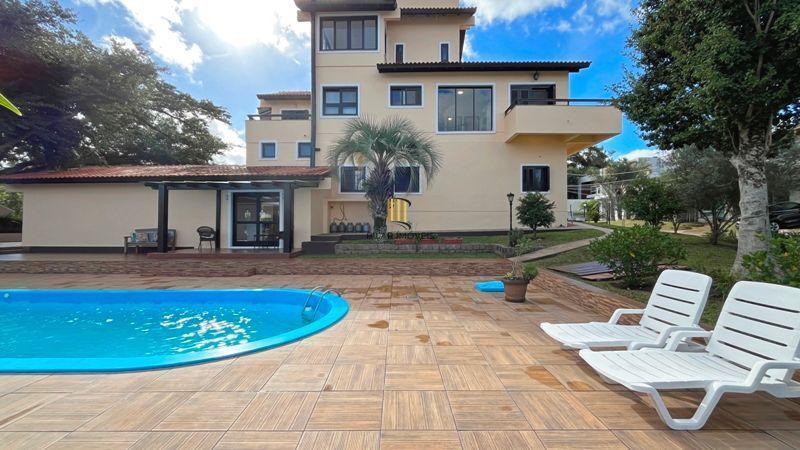 Altos do lago- Com 3 dormitórios, 3 vagas , piscina , Linda e ampla casa em cond