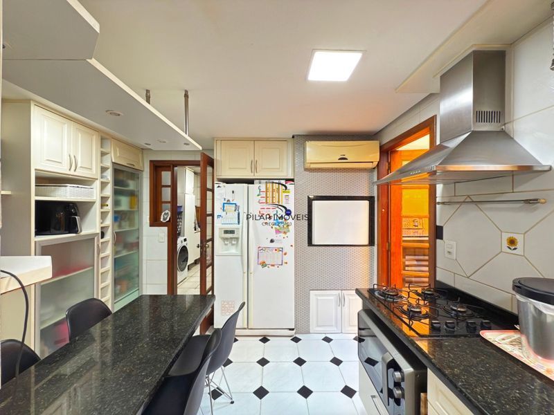 Casa Condominio com 3 dormitórios, sendo 1 suites, 2 vagas - Pedra Redonda