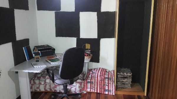 Casa em Porto Alegre, no bairro Aberta dos Morros, com 4 dormitório(s), e 4 banh