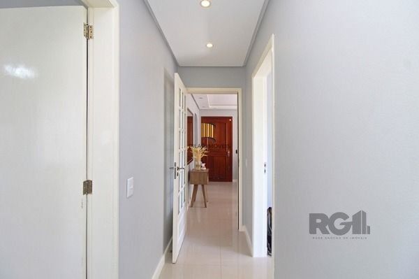 Apartamento em Porto Alegre, no bairro Medianeira, com 3 dormitório(s), e 3 banh