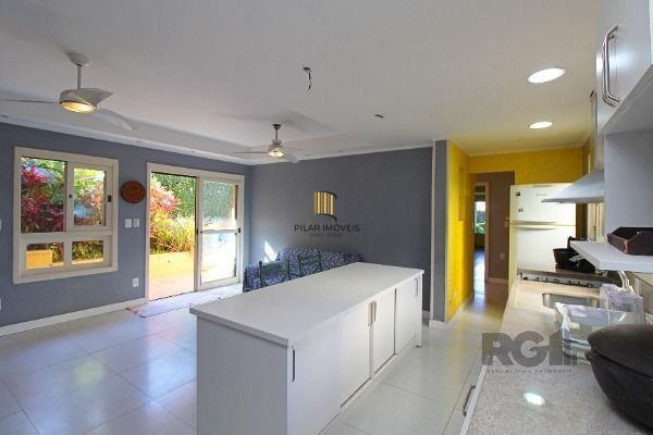 Casa Condominio em Porto Alegre, no bairro Cavalhada, com 4 dormitório(s), e 4 b