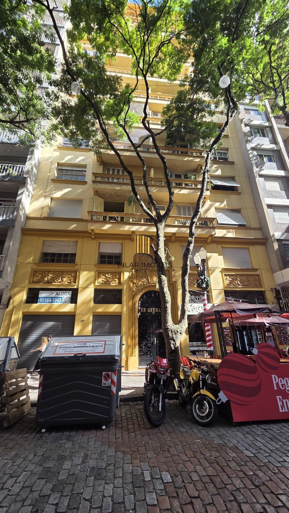 Excelente apartamento semi mobiliado com 87m2 e 2 dormitórios.