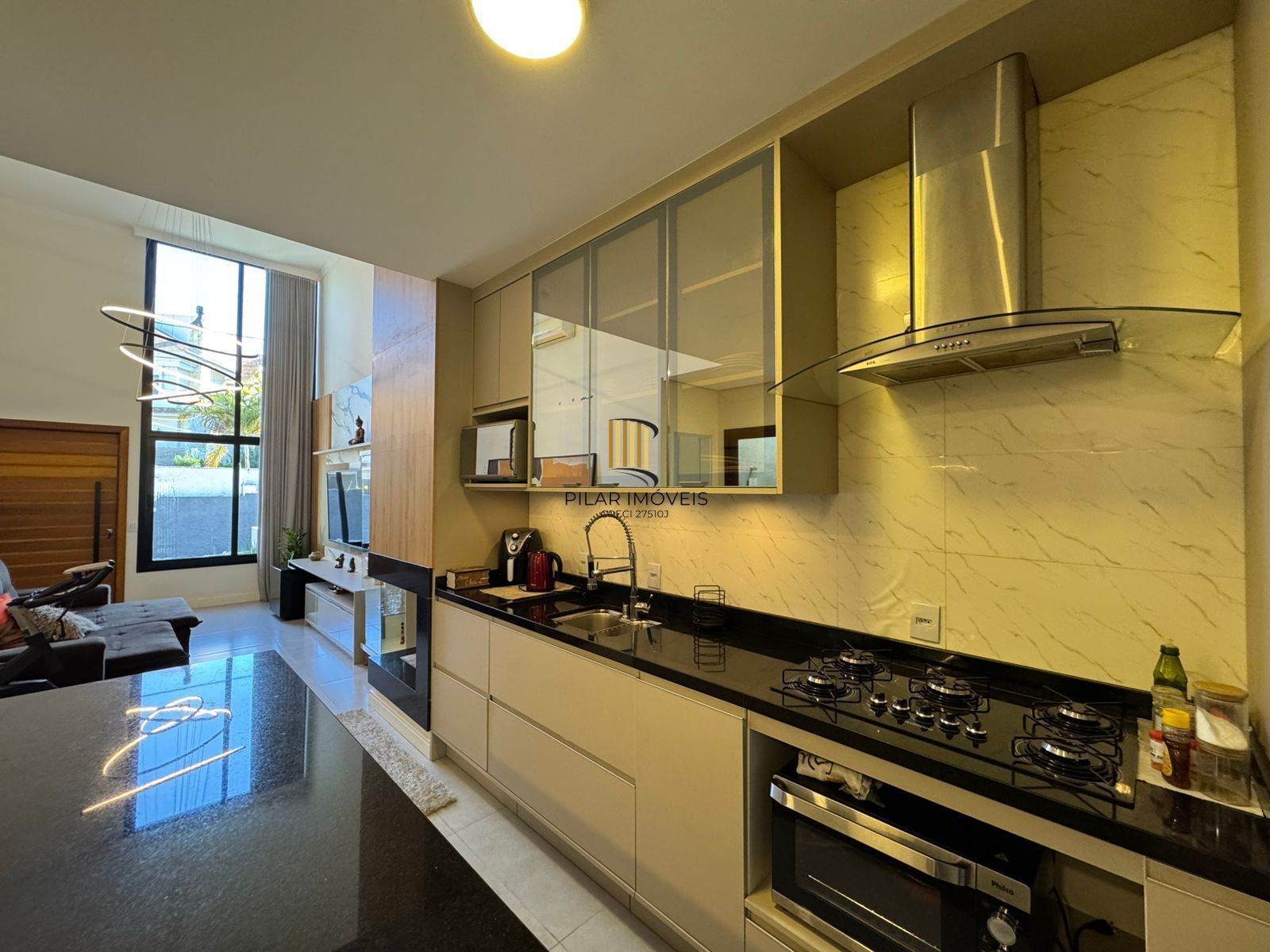 Casa térrea com pátio , 3d , 1 suíte, Condomínio Reserva do Lago I - Hípica