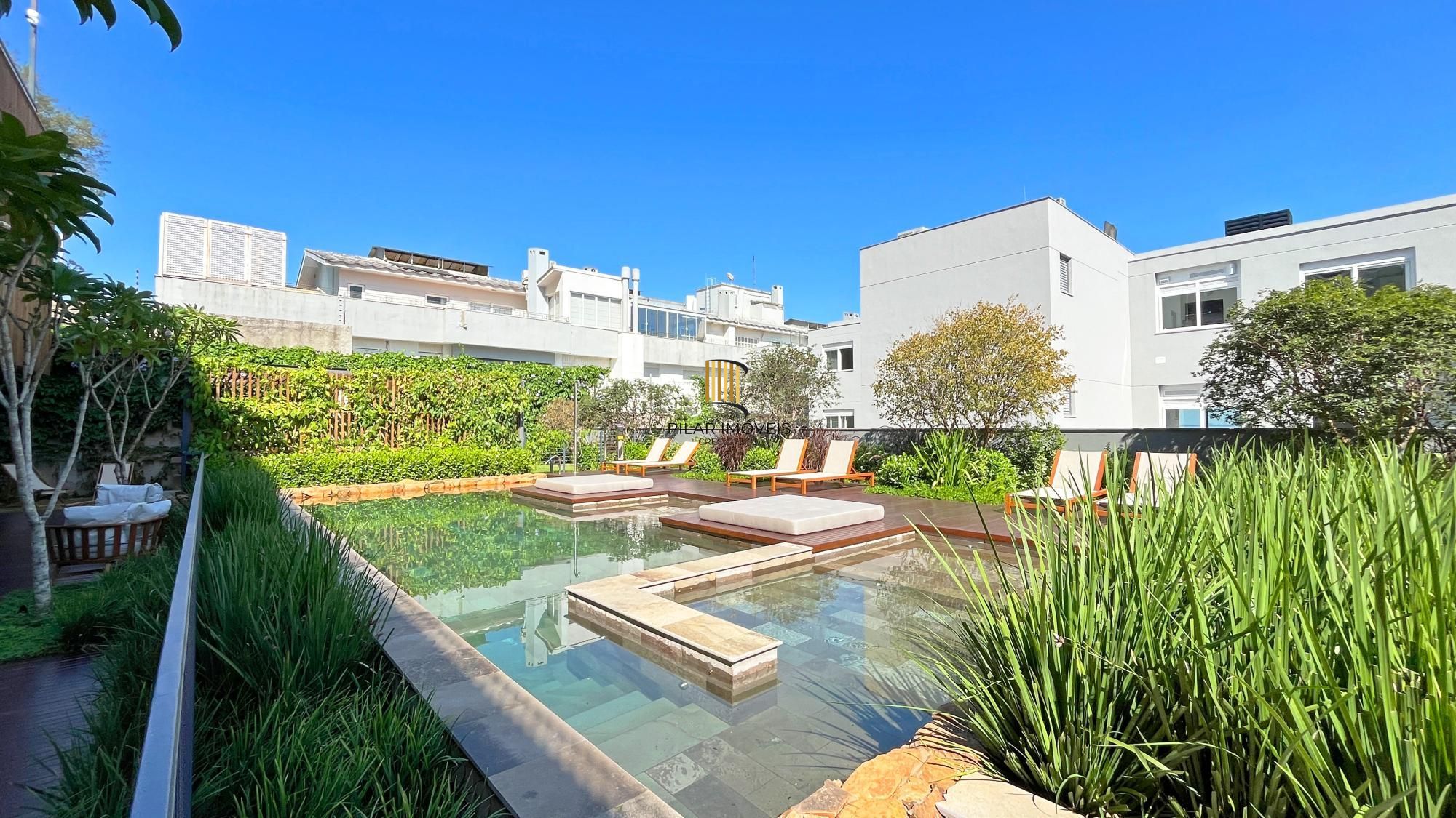 Belíssimo apartamento com 230,6m2, 3 suítes e 4 vagas de garagem. Projeto diferenciado e vista deslumbrante para o pôr do sol do Guaíba.