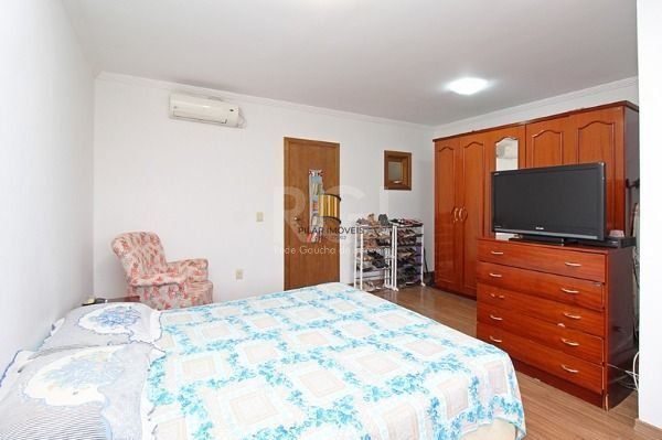 Casa em Porto Alegre, no bairro Espírito Santo, com 3 dormitório(s), à venda.