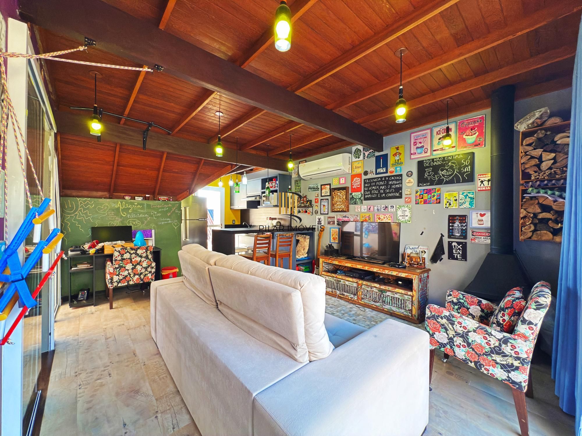 Casa de Condomínio 3 dormitórios no bairro Pedra Redonda