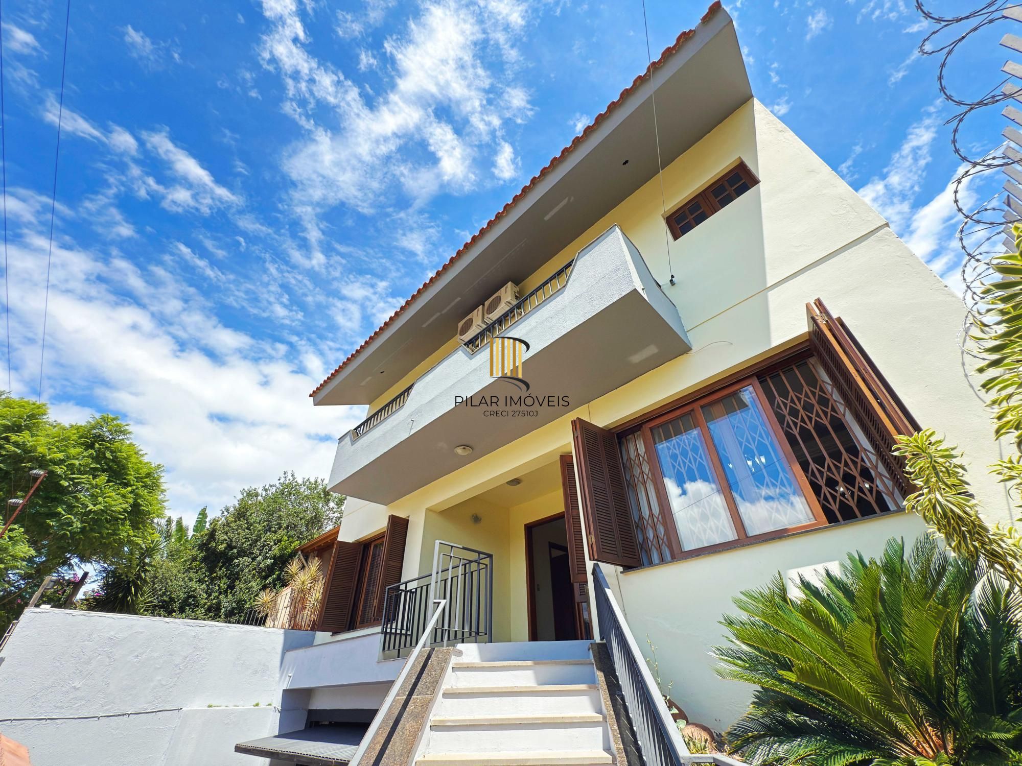 Casa 4 dormitórios no bairro Ipanema