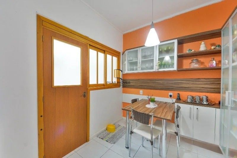 Casa à venda com 280m² | 3 dormitórios | 1 suíte | 2 vagas | Ipanema – Porto Alegre