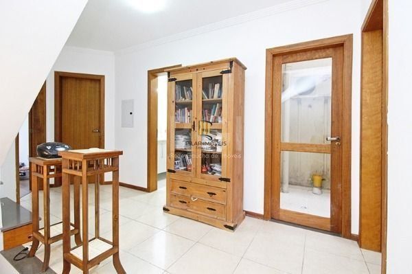 Casa em Porto Alegre, no bairro Espírito Santo, com 3 dormitório(s), à venda.