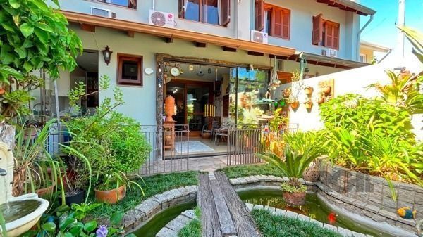 Casa em Porto Alegre, no bairro Ipanema, com 3 dormitório(s), e 3 banheiros, à v