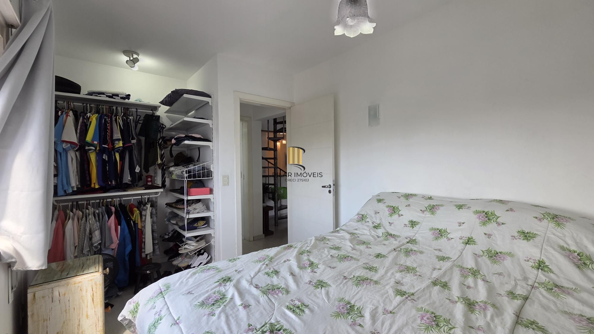 Cobertura duplex com 2 dormitórios e 1 vaga de garagem no bairro Menino Deus – 108,7 m² privativos