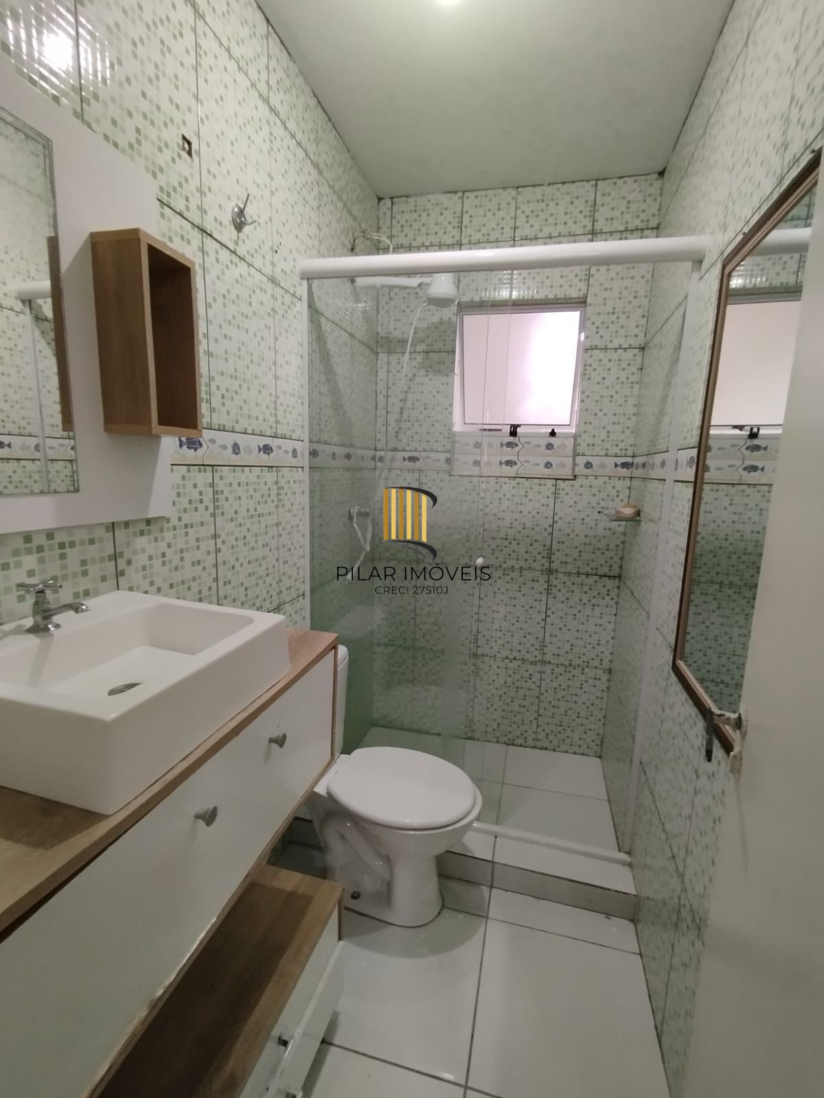 Casa 2 dorm, sala, cozinha, banheiro e área gourmet. Aceita carro no negócio. Nã