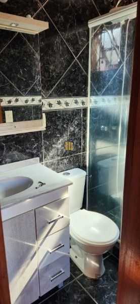 Sobrado em Porto Alegre, no bairro Vila Nova, com 3 dormitório(s), e 3 banheiros