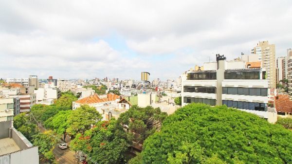 Cobertura em Porto Alegre, no bairro Petrópolis, com 3 dormitório(s), e 3 banhei