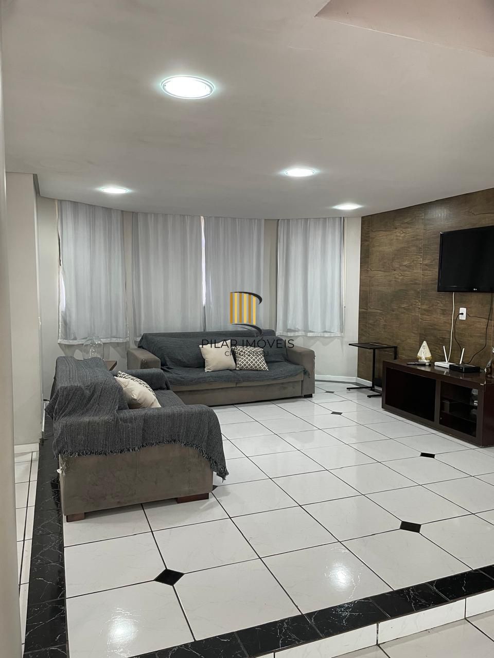 Residência com 4 Dormitório(s) Bairro Vila Nova