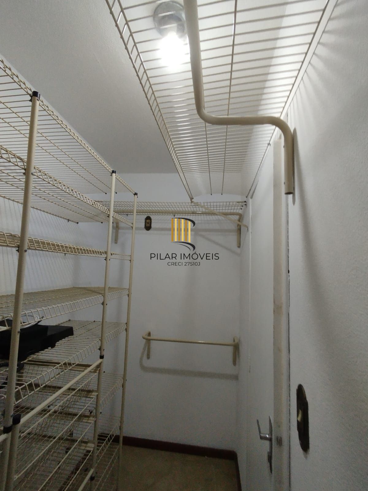 Apartamento 2 dormitórios, closet, 2 banheiros, dep. empregada vista, para o Gua