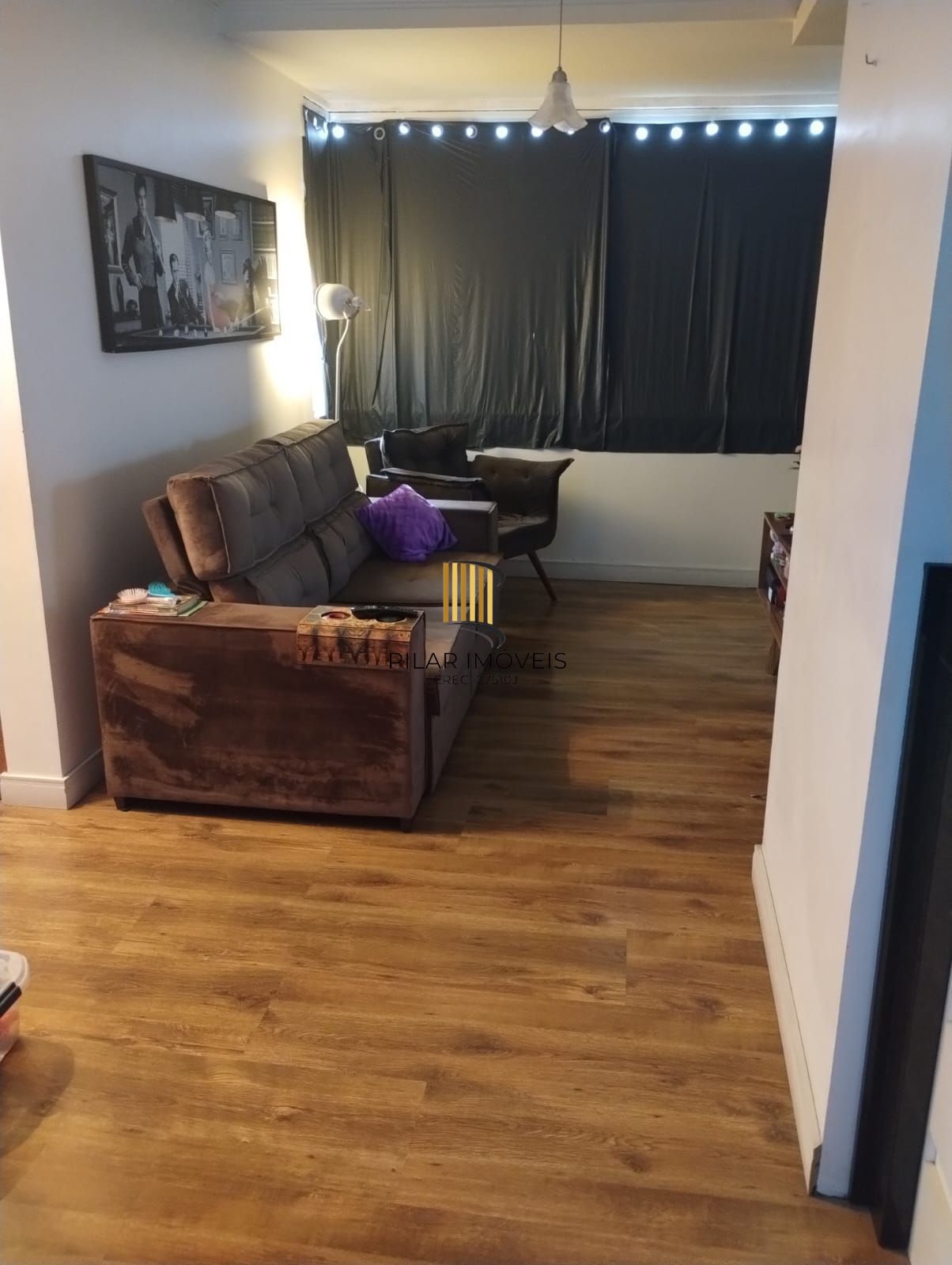 Apartamento 02 quartos, churrasqueira, 01 vaga coberta, bairro Camaquã. - Pilar Imóveis