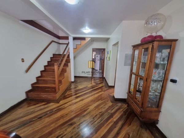 Sobrado em Porto Alegre, no bairro Ponta Grossa, com 4 dormitório(s), e 4 banhei